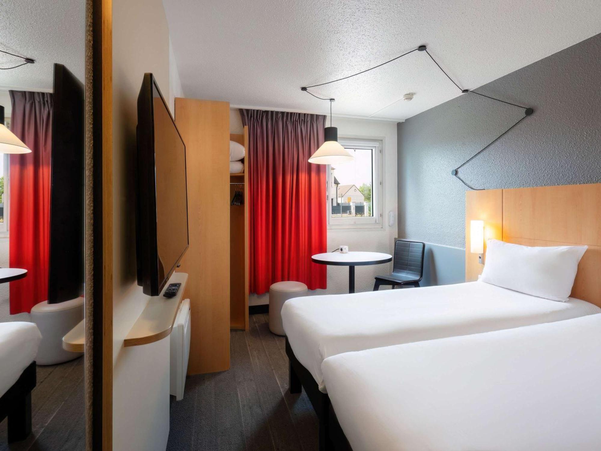 Ibis Cergy Pontoise Le Port Hotel Kültér fotó