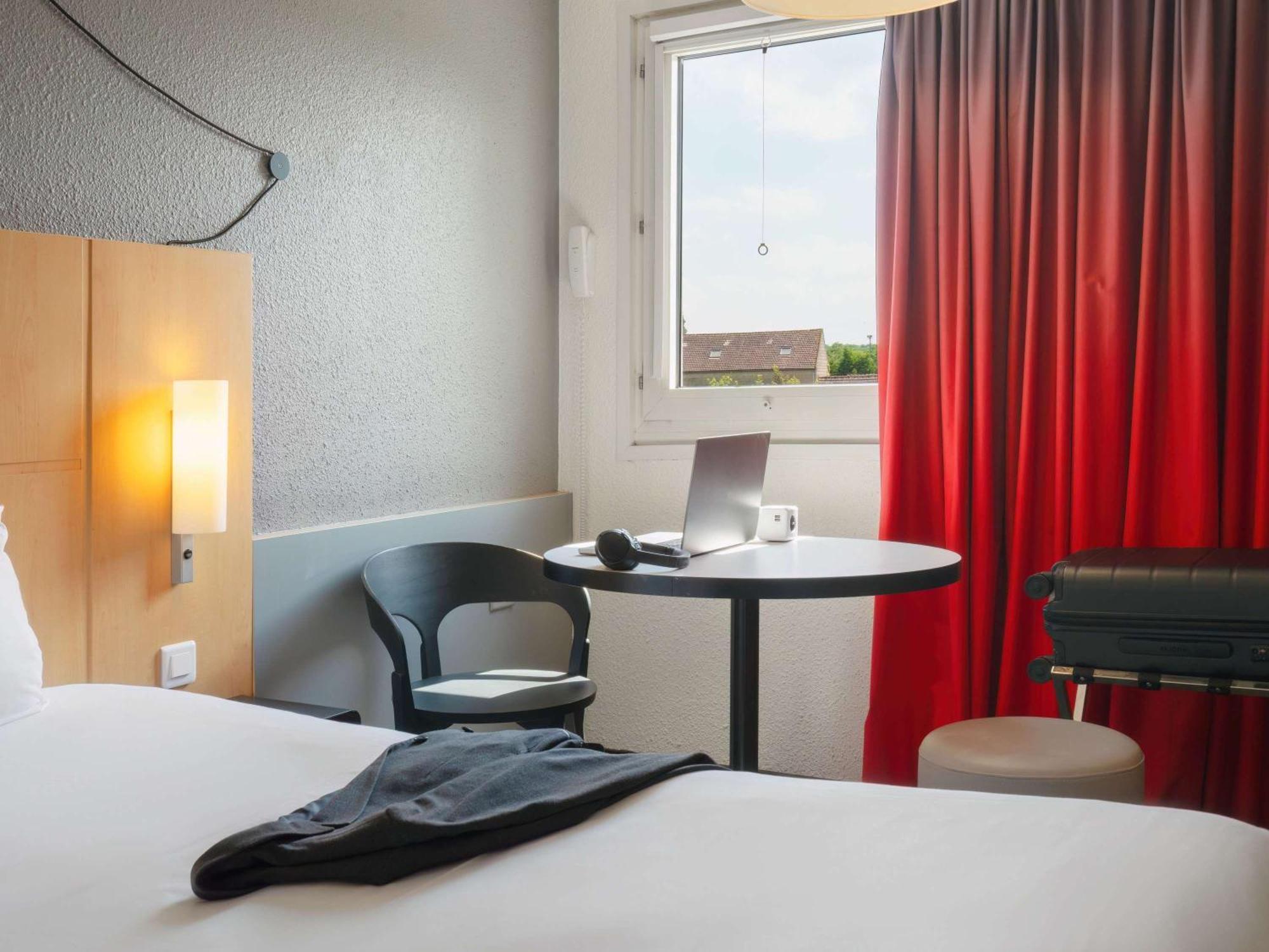 Ibis Cergy Pontoise Le Port Hotel Kültér fotó